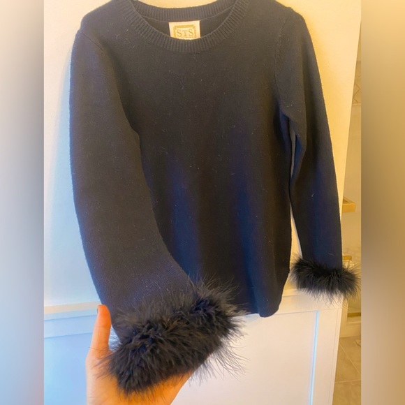 STS Sweater with faux fur sleeves - Picture 3 of 3